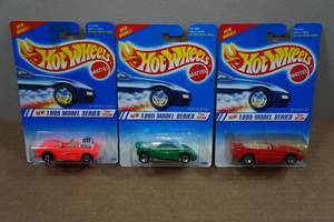 lot 31 image: 3 1995 Model Series Hot Wheels
