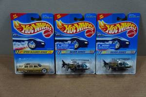 lot 34 image: 3 Hot Wheels - Speed Gleamer & Silver Series