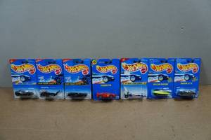 lot 37 image: 7 Hot Wheels - Dark Riders Series, Ferrari F40, Race Team, Shadow Jet II