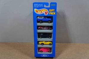 lot 38 image: Hot Wheels Ford Gift Pack