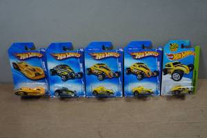 lot 57 image: 5 Mooneyes  Hot Wheels - Ground FX, Sooo Fast