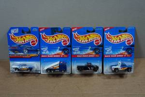 lot 61 image: 4 Race Team Series Hot Wheels