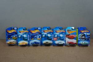 lot 71 image: 7 Hot Wheels