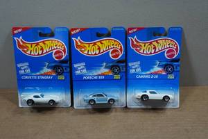 lot 78 image: 3 Vintage Hot Wheels - Corvette Stingray, Porsche 959, Camaro Z-28