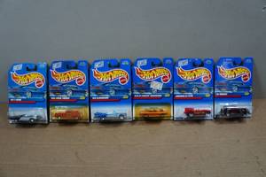 lot 80 image: 6 Hot Wheels