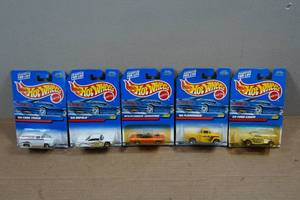 lot 81 image: 5 Hot Wheels