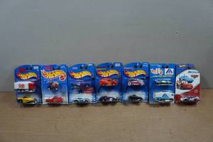 lot 82 image: 7 Hot Wheels - Store Exclusives