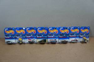 lot 84 image: 8 Hot Wheels