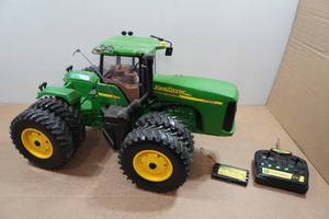 lot 93 image: Remote Controlled Ertl John Deere 5620 Tractor