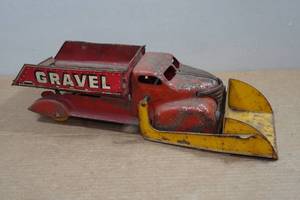 lot 99 image: Vintage Marx Tin Lithographed Sand and Gravel Dump Truck