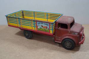 lot 100 image: Vintage 1950s Marx Lazy Day Farm Tin Pressed Steel Dairy Truck