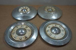 lot 112 image: 4 Ford Hubcaps
