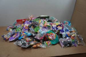 lot 138 image: McDonalds Happy Meal Toys - 9 Lbs - Beanie Babies