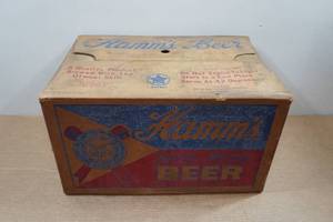 lot 152 image: Vintage Hamms Beer Box with Bottles