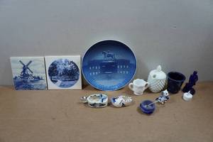 lot 172 image: Scandinavian BlueWhite Dcor - Longaberger Votive, Delft, Boyd, Milk Glass