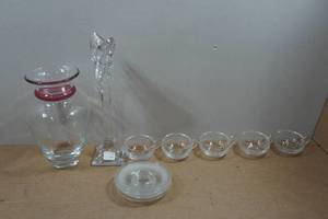 lot 174 image: Glass Vases, Bowls, and Plates