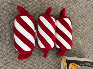 lot 87 image: 3 Peppermint Pillows ($8.99 each)