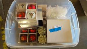 lot 15 image: xmas ornaments