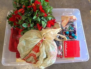 lot 16 image: xmas misc. towels and dcor