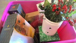 lot 18 image: xmas candles, and dcor