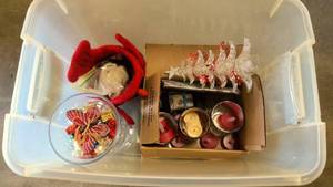 lot 23 image: misc xmas dcor