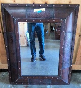 lot 37 image: Rustic decorative mirror 40x31
