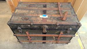 lot 62 image: vintage trunk
