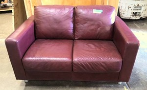 lot 74 image: Maroon red leather loveseat