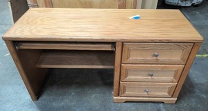 lot 85 image: Oak desk