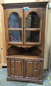lot 90 image: Corner glass curio cabinet