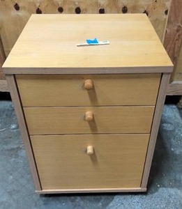 lot 96 image: Rolling 3 drawer office cabinet