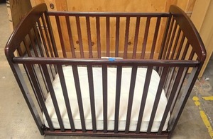 lot 106 image: Rocking crib