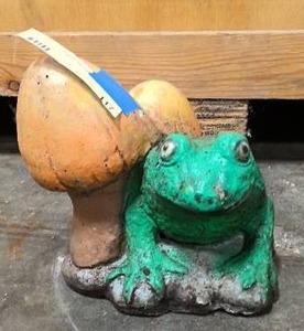 lot 117 image: Cement lawn frog with mushrooms 10 tall