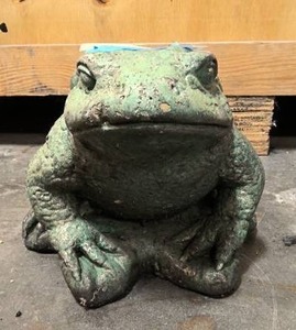 lot 119 image: Cement lawn toad 10 tall