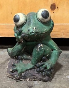 lot 120 image: cement lawn frog on a log 12 tall