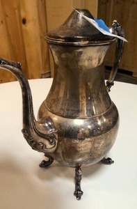 lot 127 image: Vintage Silver Plate Sheridan Teapot 10 tall