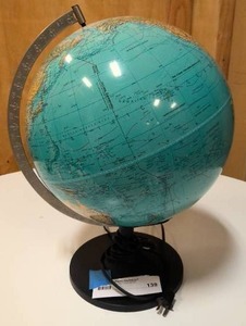 lot 139 image: vintage Light up globe