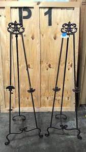 lot 164 image: Matching decorative isles