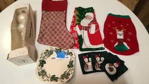 lot 168 image: Assorted xmas dcor