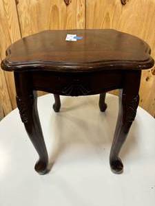 lot 100 image: Antique end table