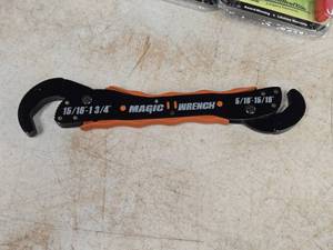 lot 419 image: Magic Wrench Adjustable Wrench - 516-1516 1516-1 34