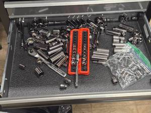 lot 413 image: Lot of (1 Drawer) Sockets and Ratchets (assorted)