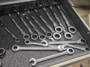 lot 412 image: Lot of (15) Craftsman Ratcheting Wrenches - Metric