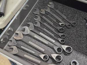 lot 411 image: Lot of (11) Craftsman Ratcheting Wrenches - SAE and Metric