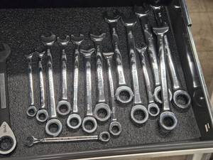 lot 410 image: Lot of (15) Craftsman Ratcheting Wrenches - SAE and Metric