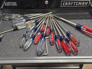 lot 407 image: Lot of (1 Drawer  24) Screwdrivers (assorted)