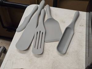 lot 449 image: Mad Hungry Utensil Set 5-piece