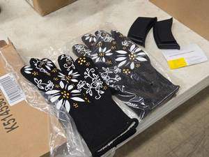 lot 453 image: (2) Sets of Oven Mitts and (1) Set of Silicone Pan Corner Covers