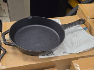 lot 461 image: Kitchen HQ 11 Cast Iron Non-Stick Skillet