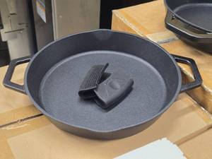 lot 459 image: Cooks Essentials 10 Non-Stick Cast Iron Everyday Fry Pan